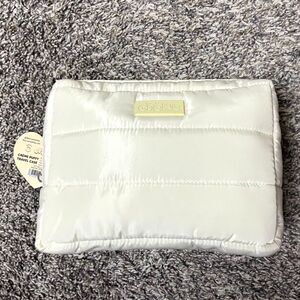 Crème puffy travel bag NWT